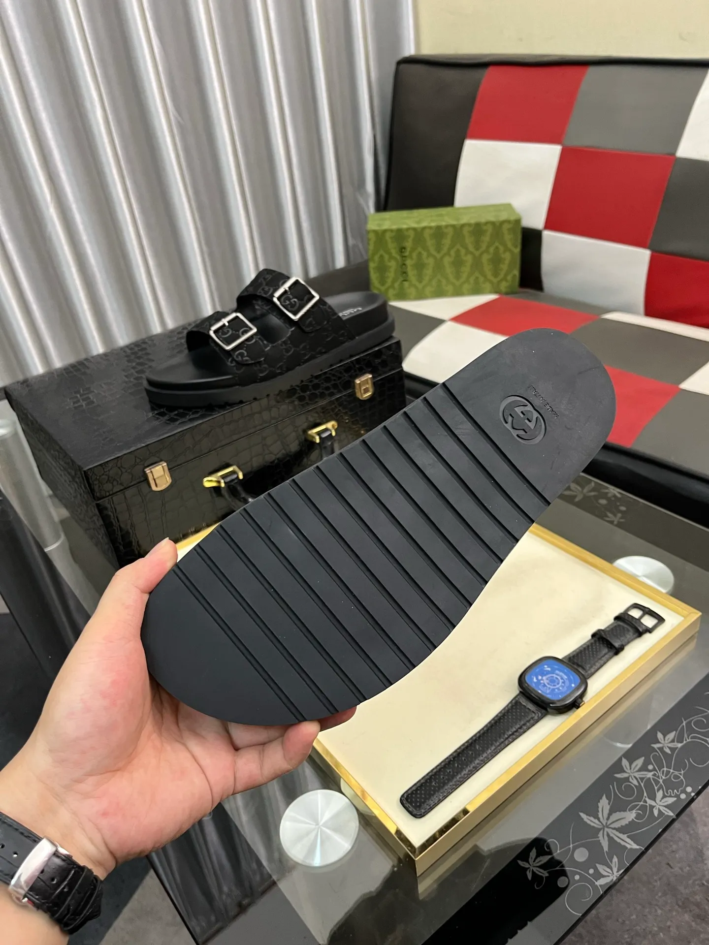 Men's shoes 💰340⌚️⌚️ (gucci-Gucci) New men's slippers, high-end boutique, made of cowhide, with exquisite embossed logo decoration on the upper, fine workmanship, super soft soles, casual, loose and comfortable, a must-have in summer! \nsize：38-44